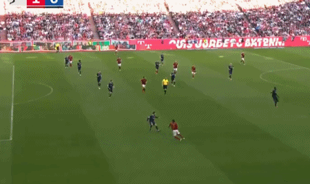 德甲半場：拜仁2-1波鴻，格雷羅雙響，格納布里失點，帕利尼亞紅牌。