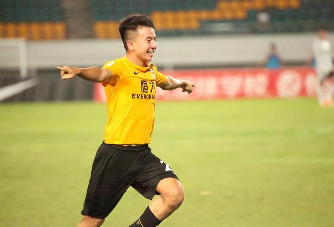 喜訊！陜聯(lián)三連勝，提前鎖定沖超，新援前鋒戴帽奪冠
