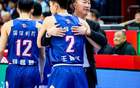 劉維偉領隊，青島勝浙江，全隊潑水慶祝！