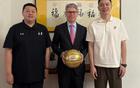 楊鳴、小劉受邀領館，遼籃外援選擇非美，未來更便利。